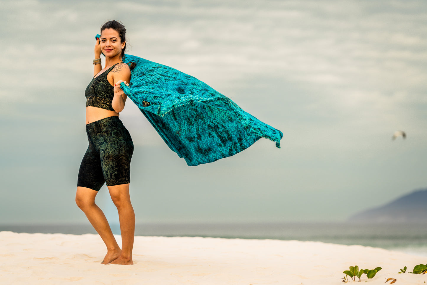 Sarong mit abstraktem Wellenmuster - Unterwasseroptik - Pareo, Tuch, Schal - Batik, Blockprint - blau-grün-braun