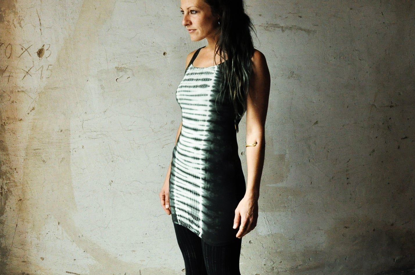 Minikleid mit Tie-Dye Streifenmuster - Langes Top - Batik - grün