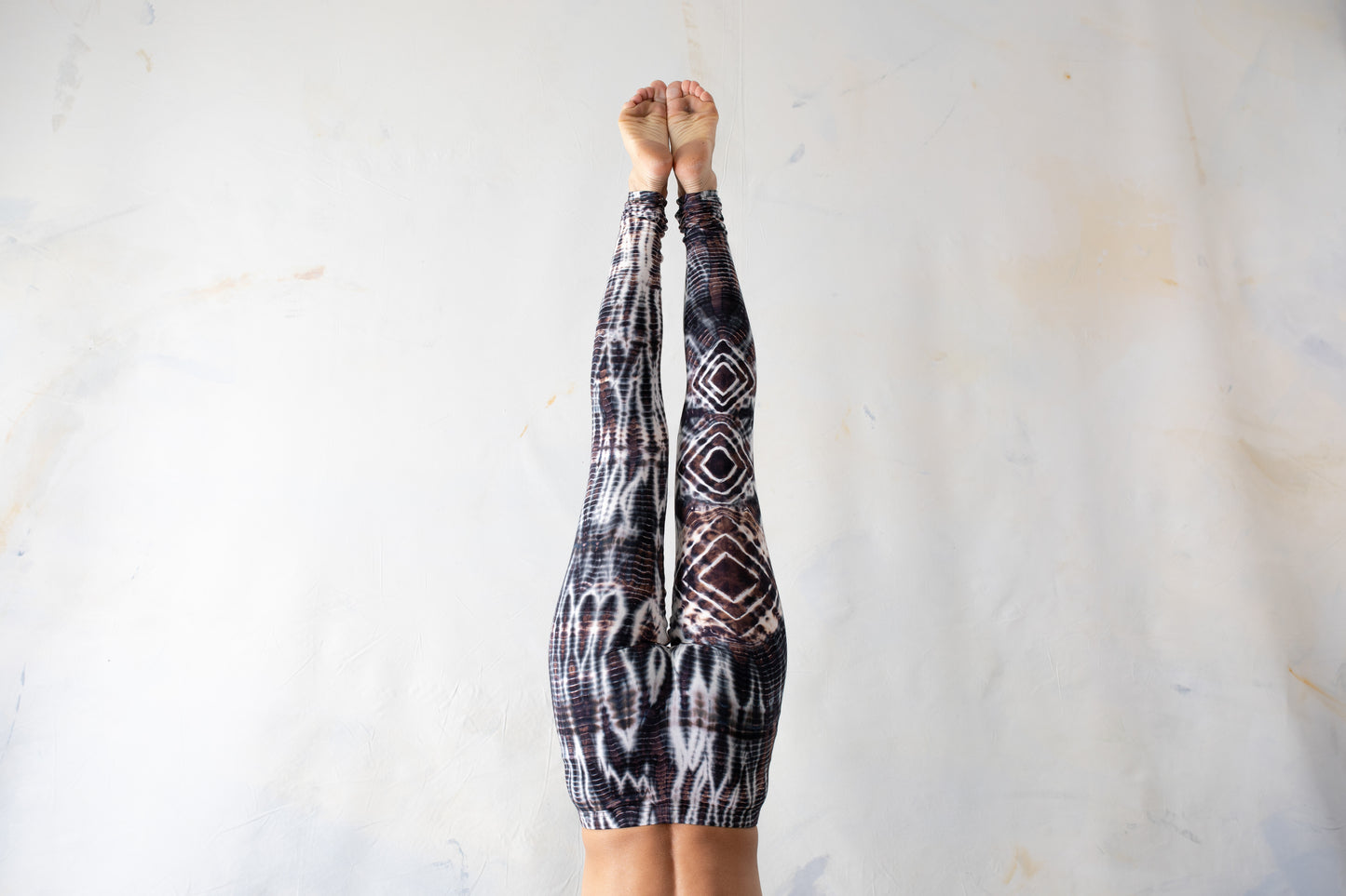 Leggings mit abstrakten Rauten - Batik, Tie-Dye - unisex - schwarz-weiß-braun