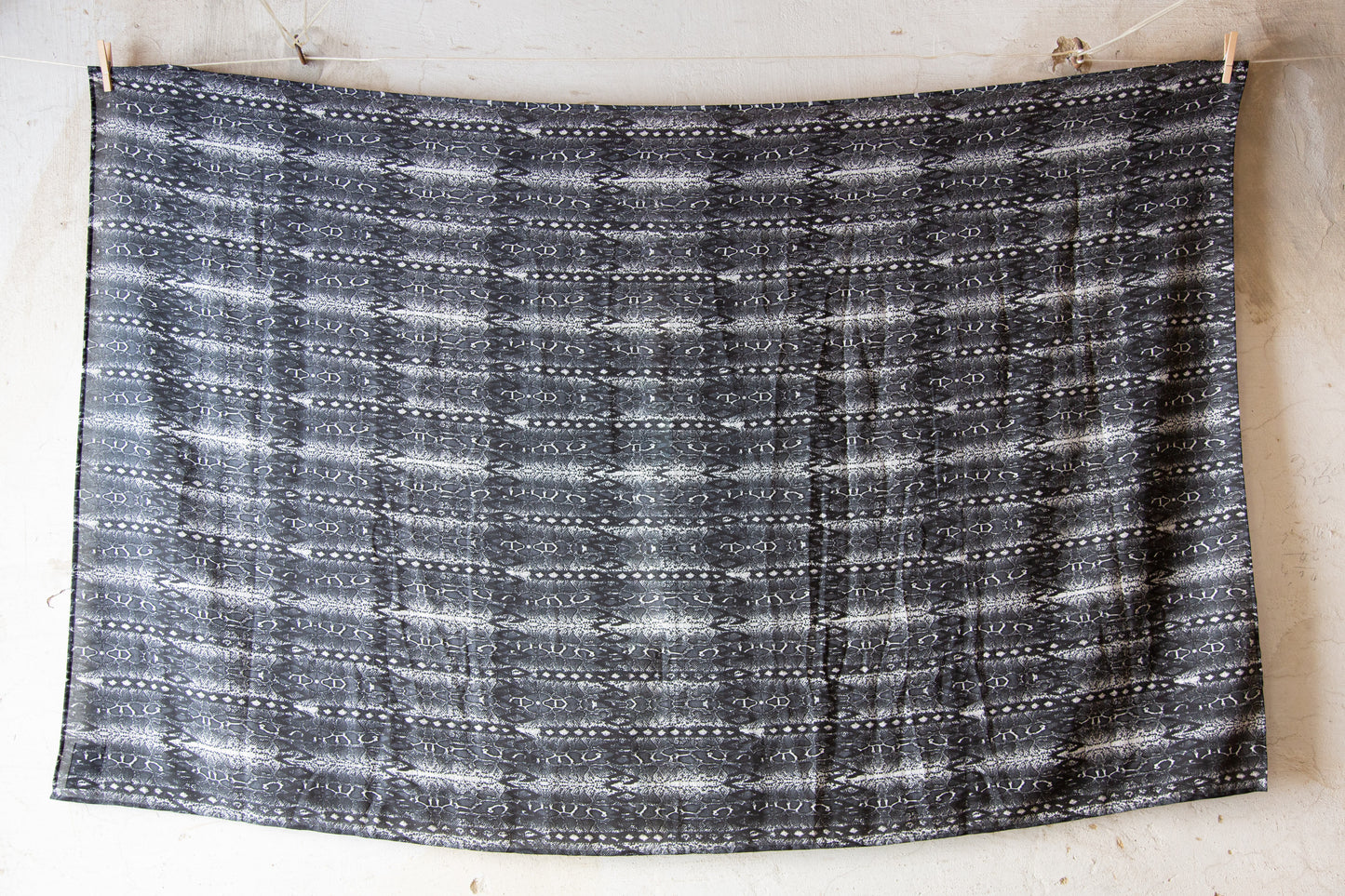 Sarong - Pareo - Festivaltuch, Wickeltuch - mit abstraktem Muster - grau-beige-schwarz