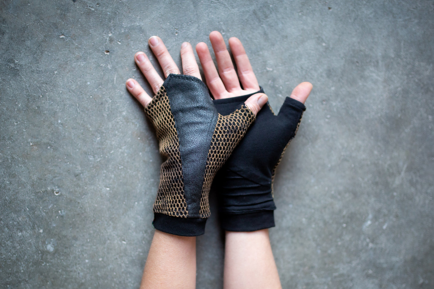 Wrist Warmers in Net Look - Arm Warmers, Hand Warmers - with Artificial Leather - unisex - black-beige
