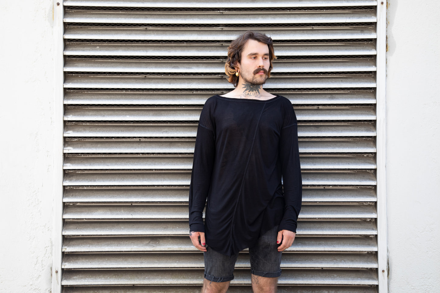 Asymmetrisches Longsleeve - transparent - mit sichtbaren Nähten - schwarz