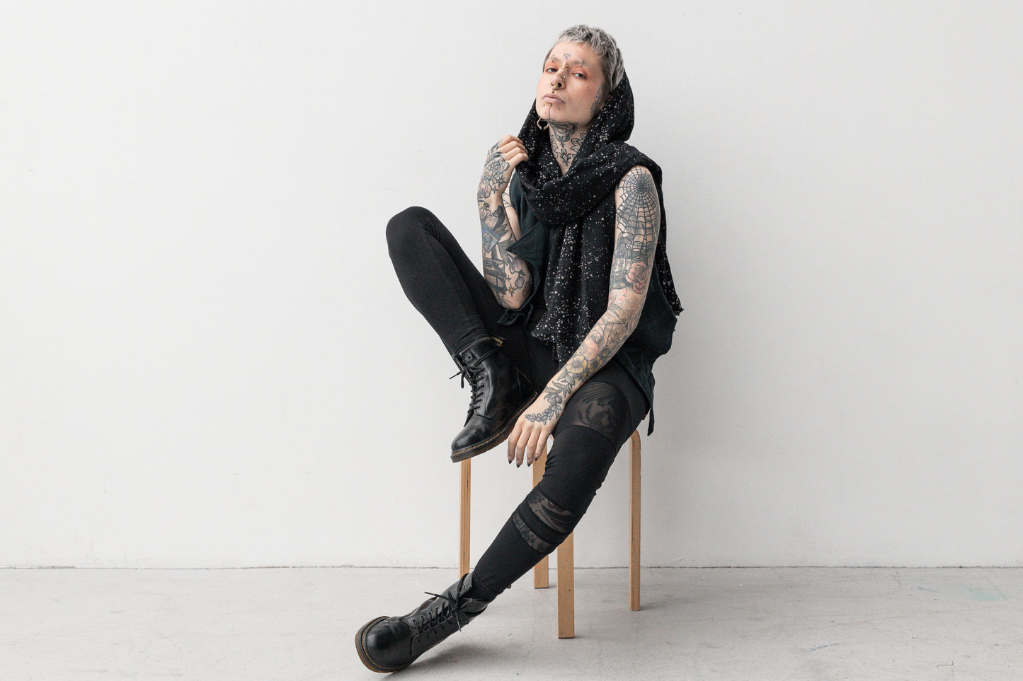 Sarong abstraktes Universum - unisex - schwarz-beige-grau