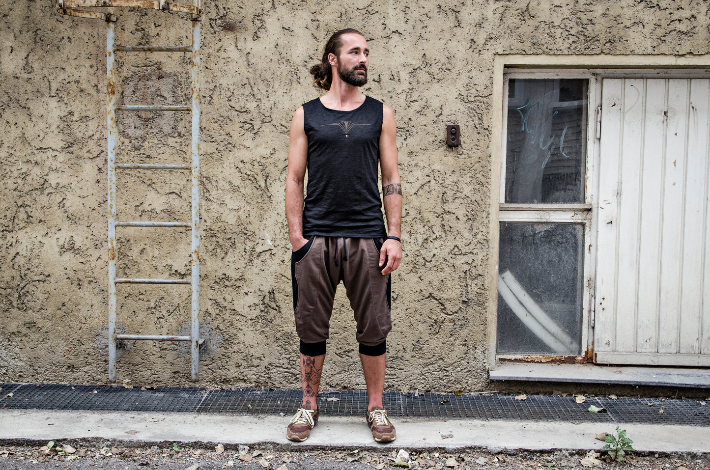 Tanktop mit Nieten - handbedruckt - schwarz