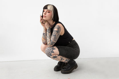 Alternative Biker Shorts mit asymmetrischem Print und körpernahem Schnitt.
