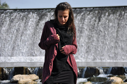 Cardigan zweilagig - Strickjacke, Wickeljacke mit großer Kapuze und Daumenlöchern - mahagoni-schwarz