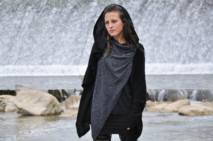 Cardigan zweilagig - Strickjacke, Wickeljacke mit großer Kapuze und Daumenlöchern - schwarz-grau