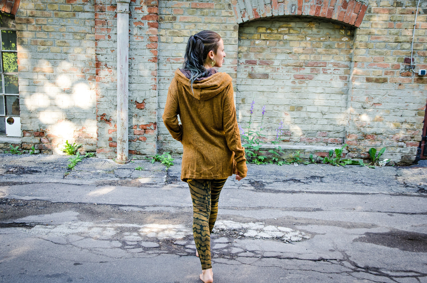 Cardigan mit Taschen - Strickjacke, Wickeljacke mit extra großer Kapuze - camel-braun