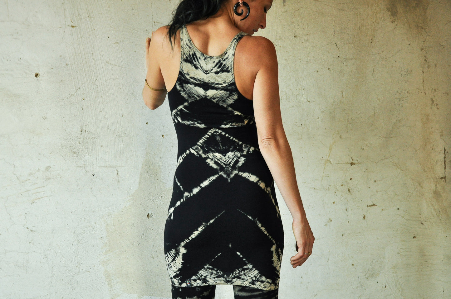 Mini dress with Tie-Dye Zig-Zag pattern - Long Top - Batik - black-gray-beige