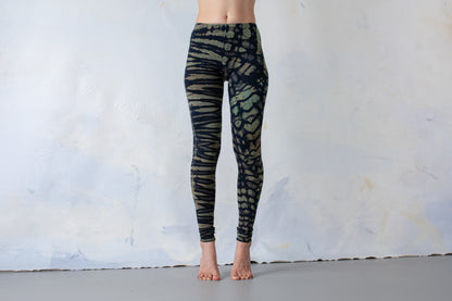 Leggings mit Tiger- und Leopardenoptik - Batik, Tie-Dye - unisex - dunkelblau-türkis