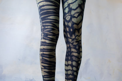 Leggings mit Tiger- und Leopardenoptik - Batik, Tie-Dye - unisex - dunkelblau-türkis