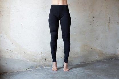 Leggings mit Nahtstruktur und Nieten - schwarz