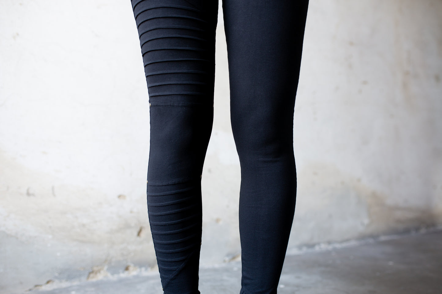 Leggings mit Nahtstruktur und Nieten - schwarz