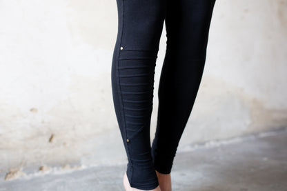 Leggings mit Nahtstruktur und Nieten - schwarz