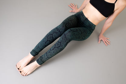 Leggings with abstract snake pattern - screen printing - unisex - blue-green