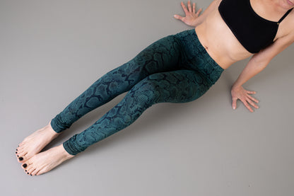 Leggings with abstract snake pattern - screen printing - unisex - blue-green