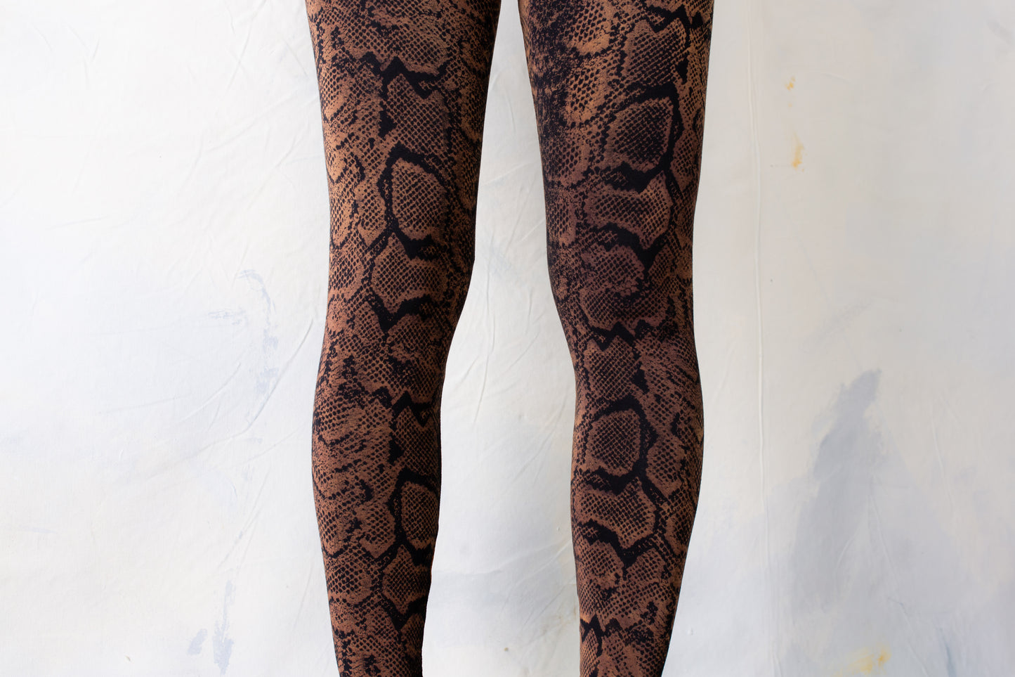 Leggings with abstract snake pattern - screen printing - unisex - rusty brown-orange