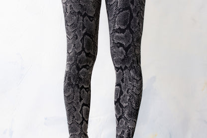 Leggings with abstract snake pattern - screen printing - unisex - black-gray-white