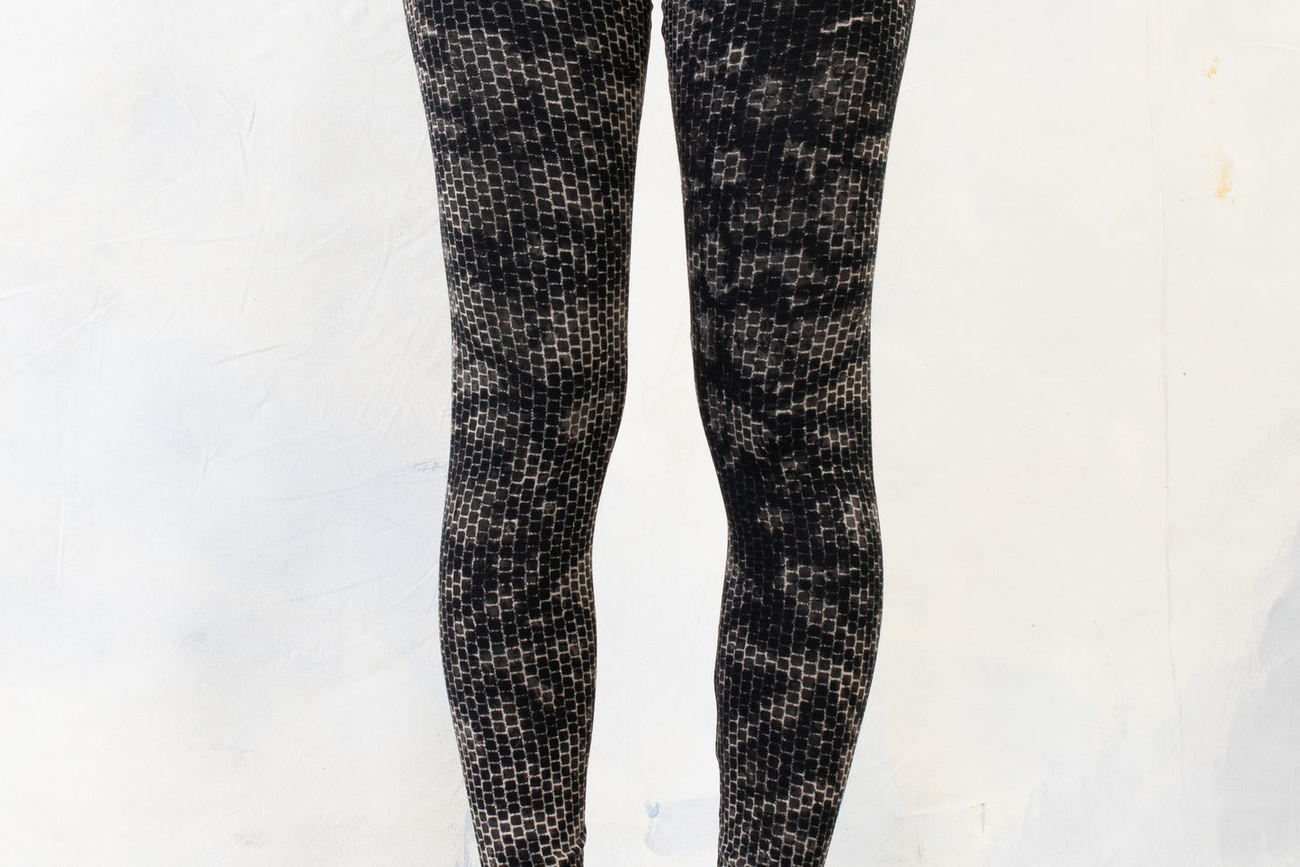 Leggings abstrakte Ziegelsteine - unisex - smokey - schwarz-grau-beige