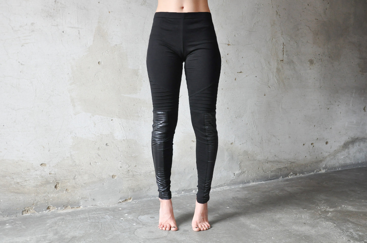 Leggings with Artificial Leather and Seams - black