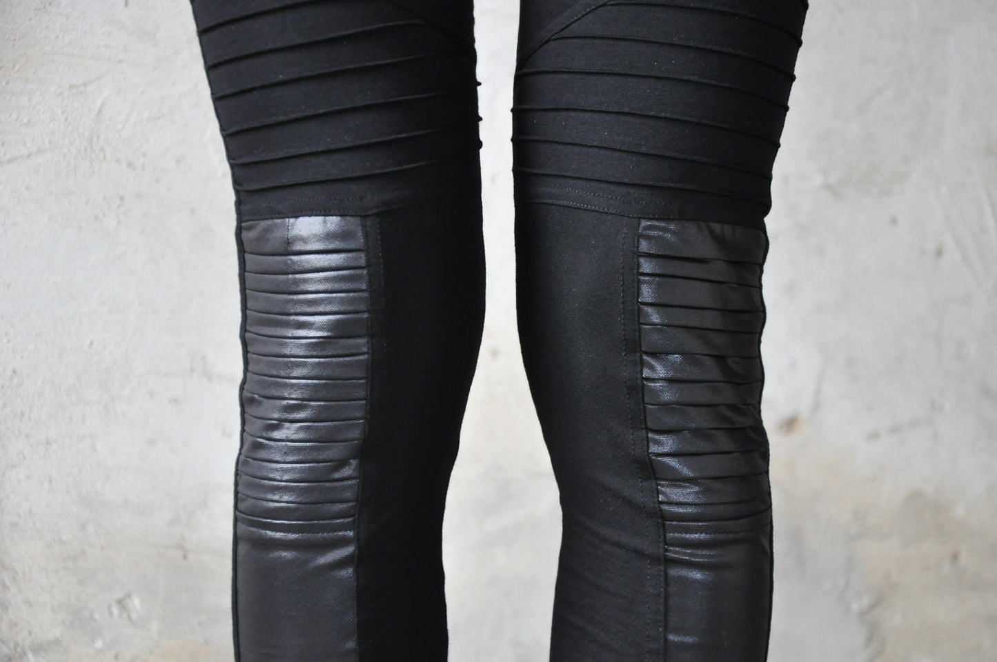 Leggings with Artificial Leather and Seams - black