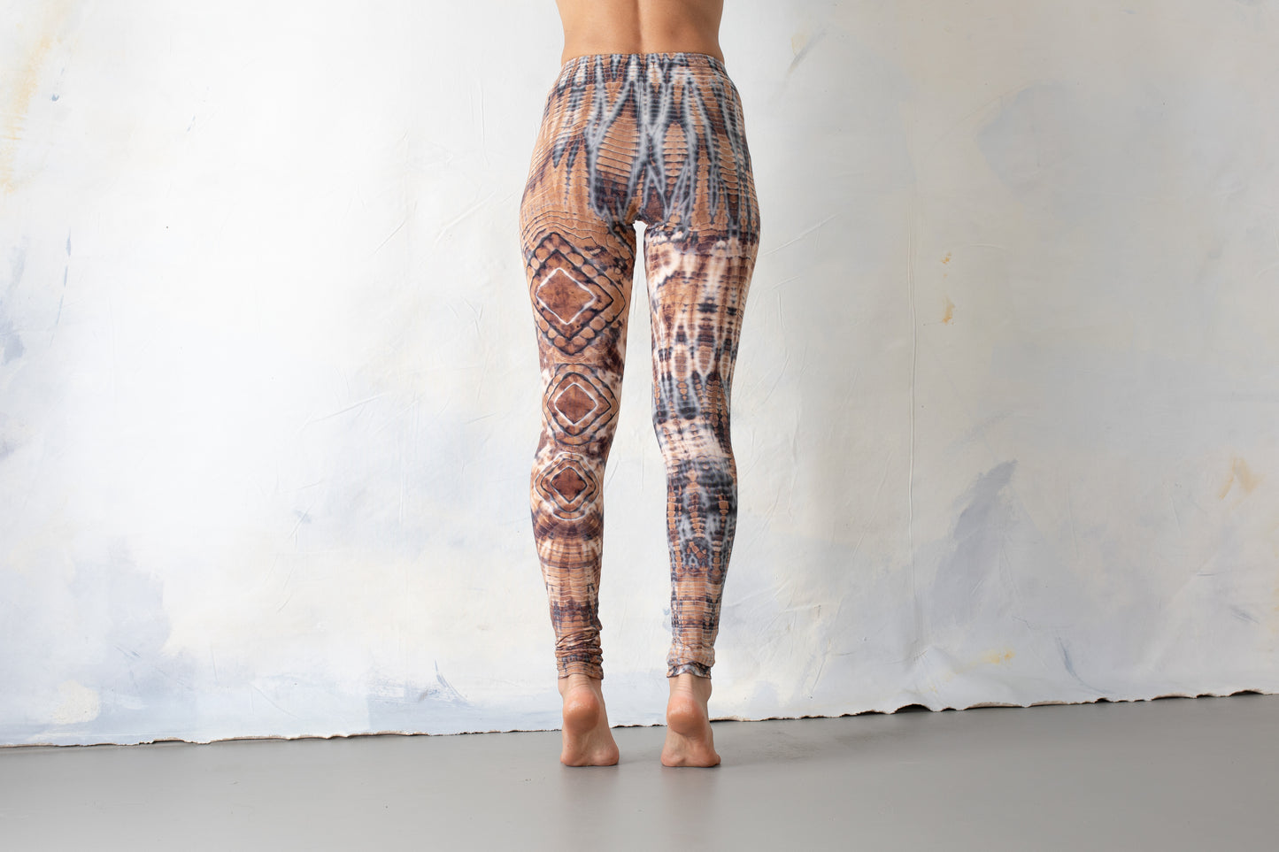 Leggings with an abstract diamond Pattern - unisex - beige brown-light blue