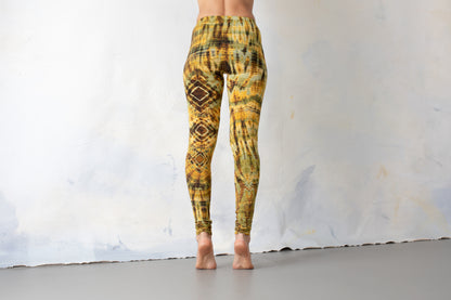 Leggings with an abstract diamond Pattern - unisex - camel beige-mustard brown