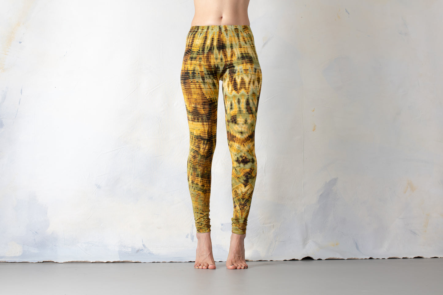 Leggings with an abstract diamond Pattern - unisex - camel beige-mustard brown