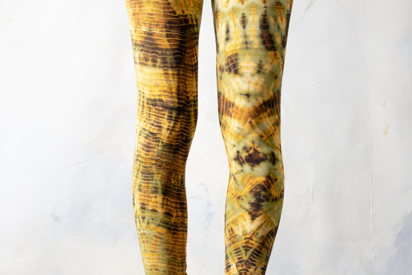 Leggings with an abstract diamond Pattern - unisex - camel beige-mustard brown