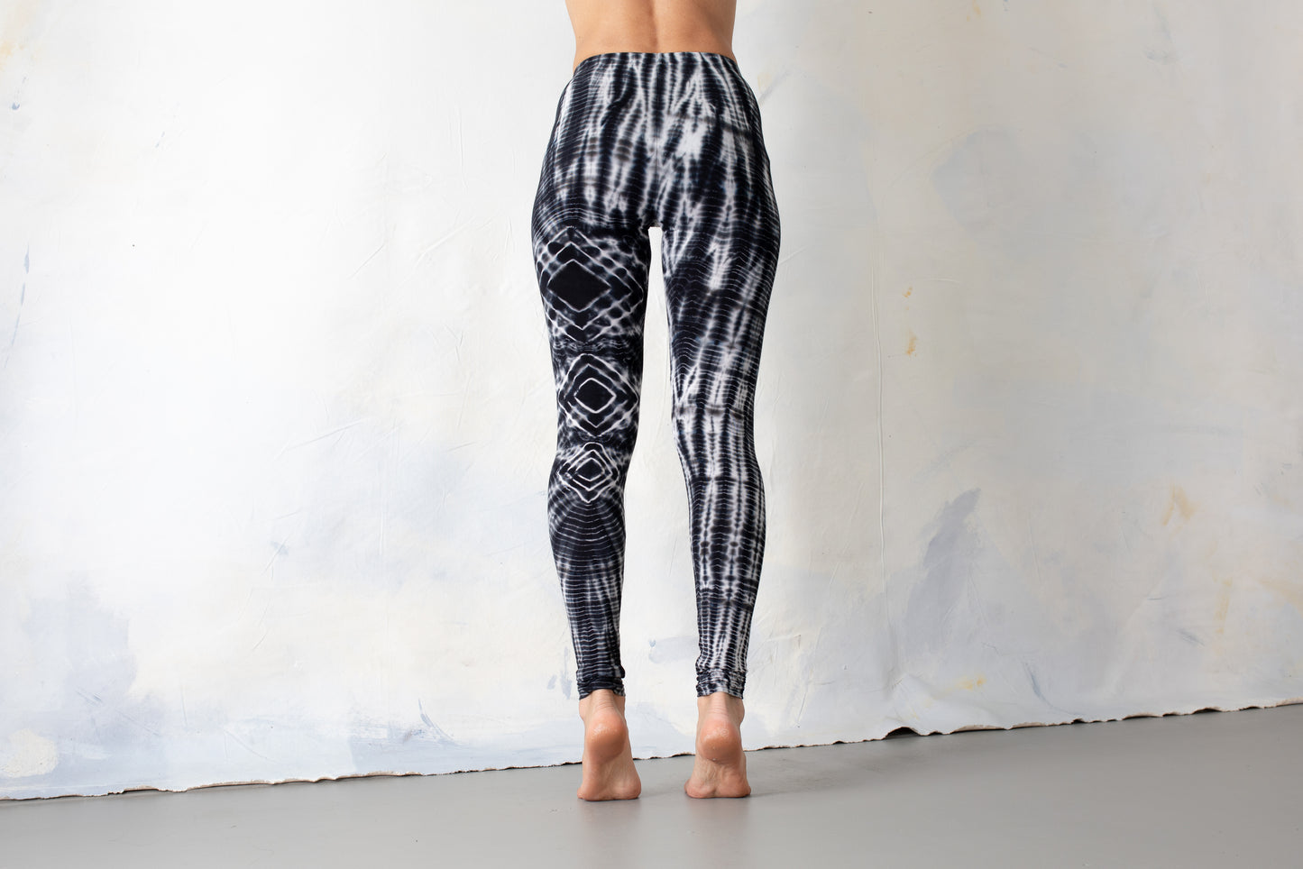 Leggings with an abstract diamond Pattern - Batik, Tie-Dye - unisex- black-gray-white