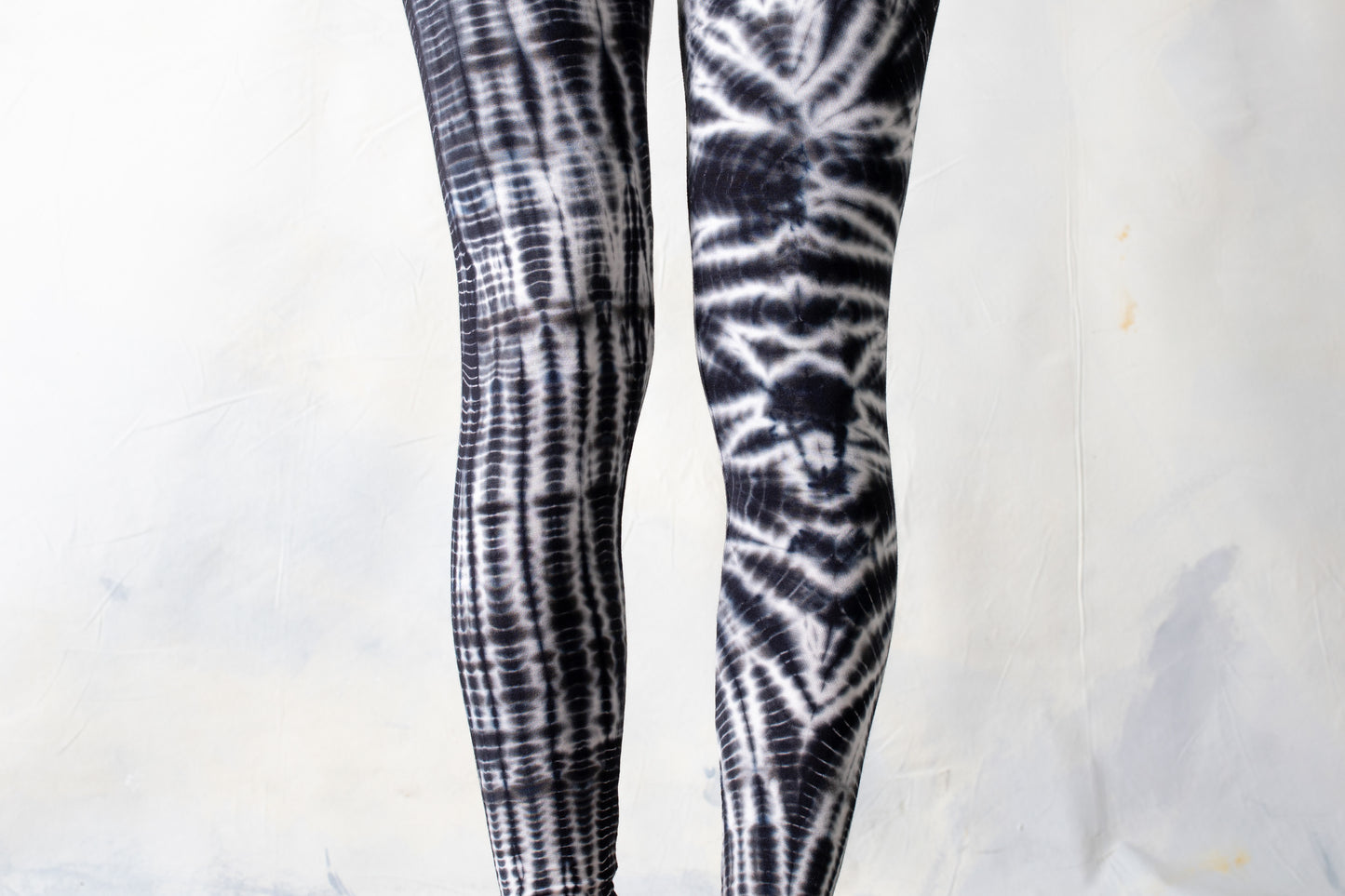 Leggings with an abstract diamond Pattern - Batik, Tie-Dye - unisex- black-gray-white