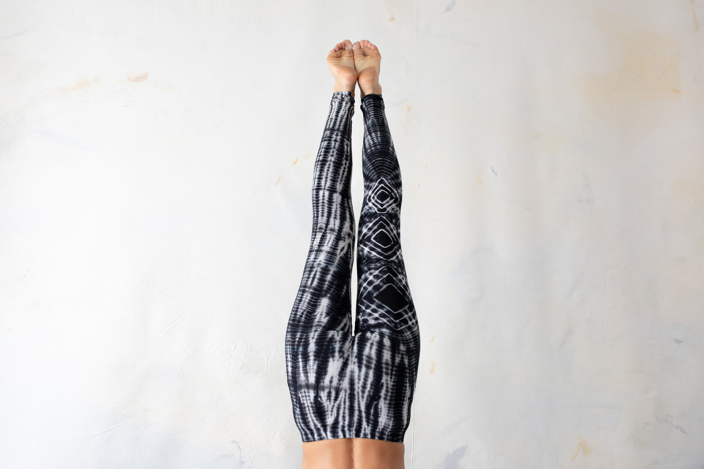 Leggings with an abstract diamond Pattern - Batik, Tie-Dye - unisex- black-gray-white