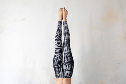 Leggings with an abstract diamond Pattern - Batik, Tie-Dye - unisex- black-gray-white