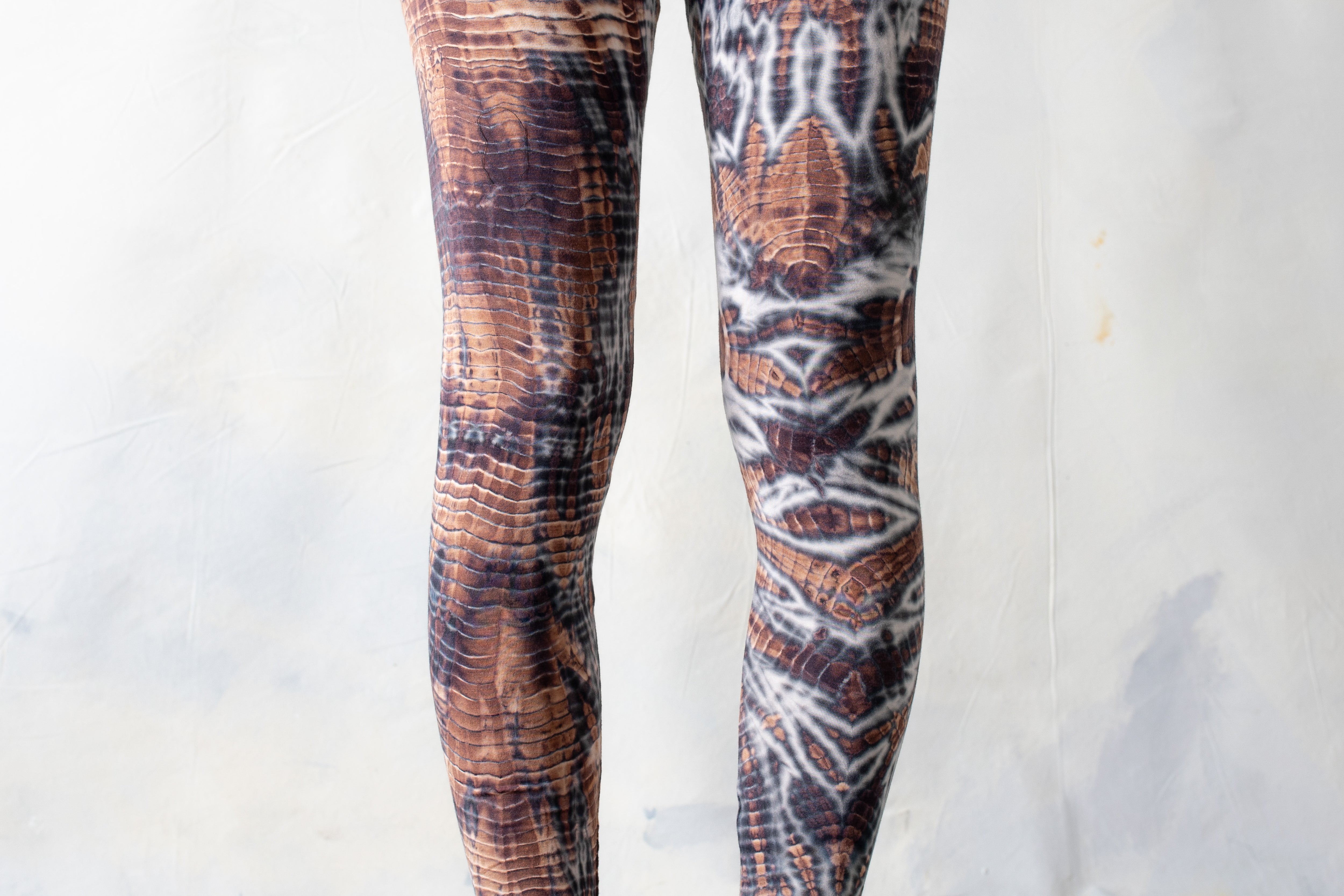 Leggings with an abstract diamond Pattern - unisex - beige brown-light blue
