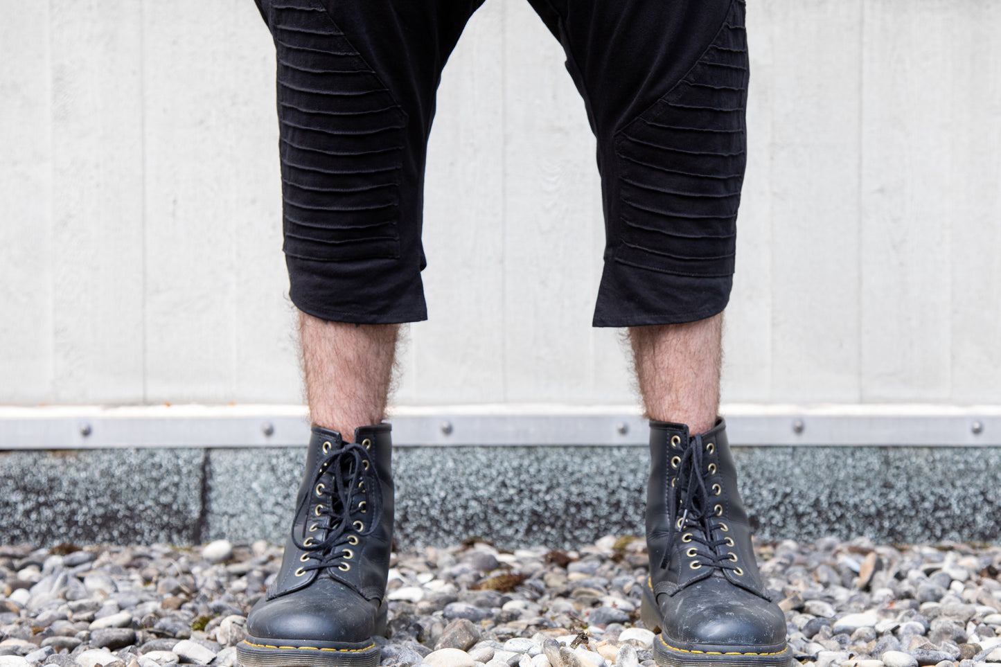 Baggy Pants - Overknee Shorts with Deep Crotch and Seam Structure - black