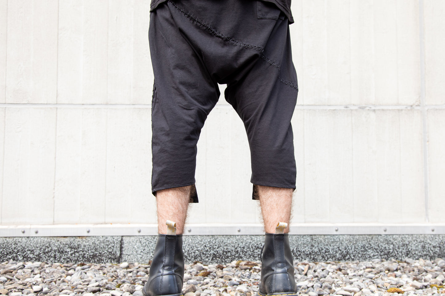 Baggy Pants - Overknee Shorts with Deep Crotch and Seam Structure - black