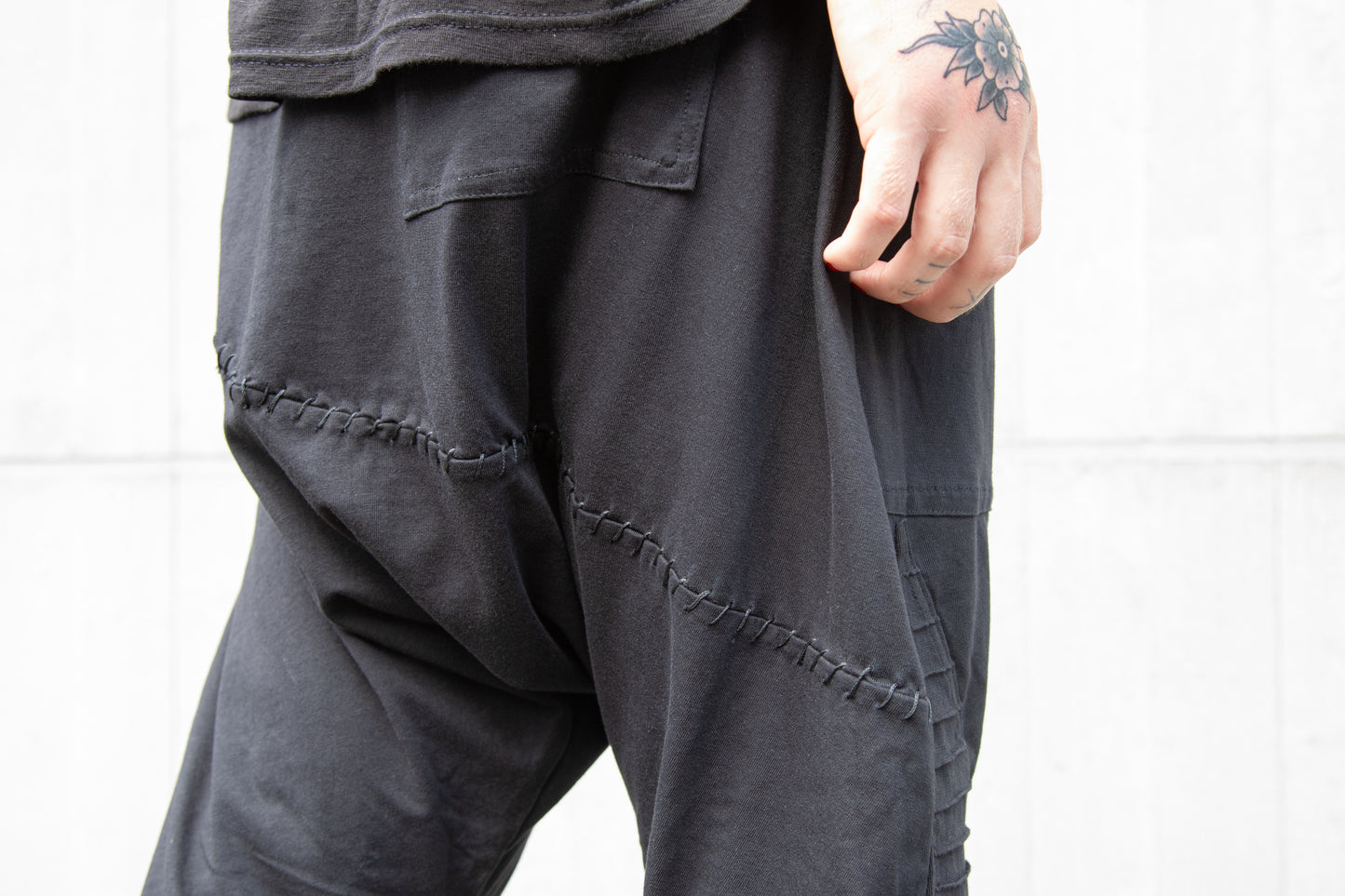 Baggy Pants - Overknee Shorts with Deep Crotch and Seam Structure - black