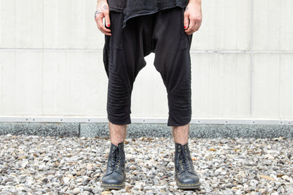 Baggy Pants - Overknee Shorts with Deep Crotch and Seam Structure - black