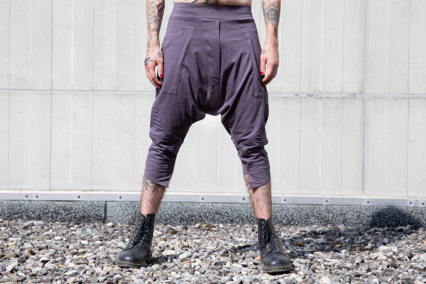 Baggy Pants - Overknee Shorts with Deep Crotch and Seam Structure - lavender-gray