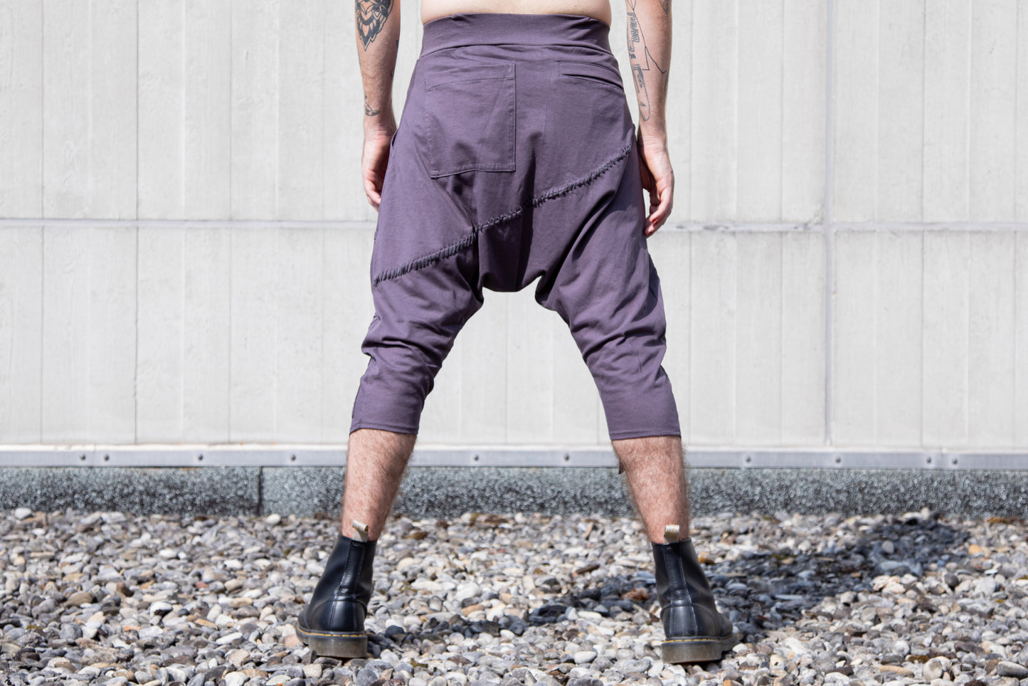 Baggy Pants - Overknee Shorts with Deep Crotch and Seam Structure - lavender-gray