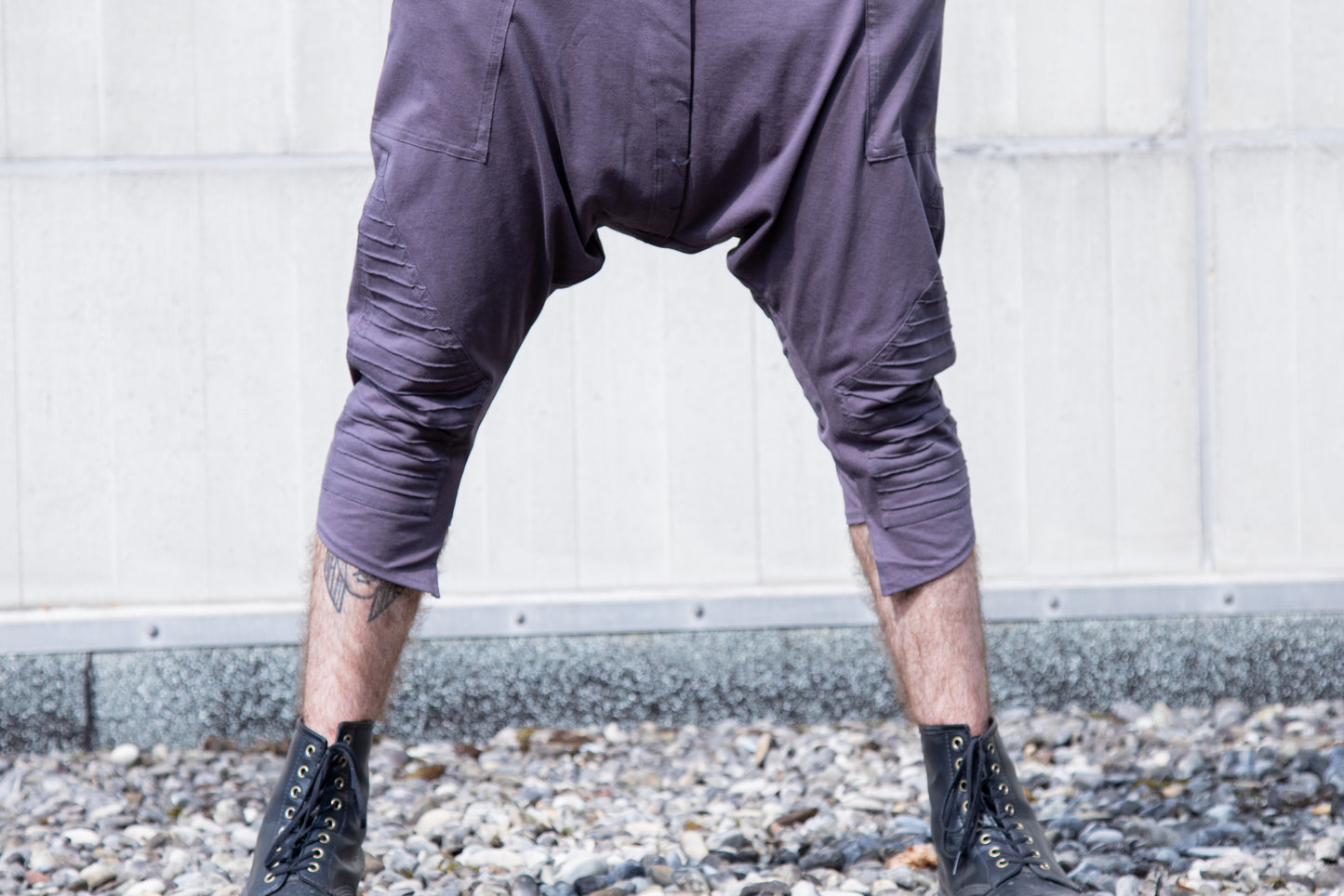 Baggy Pants - Overknee Shorts with Deep Crotch and Seam Structure - lavender-gray