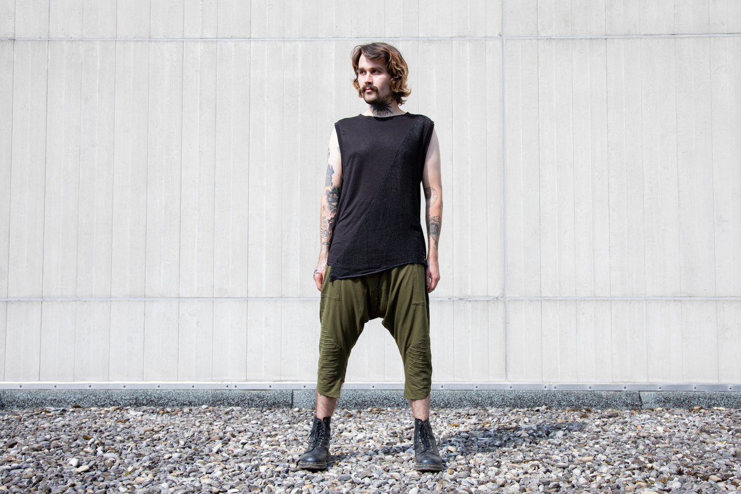 Baggy Pants - Overknee Shorts with Deep Crotch and Seam Structure - olive green