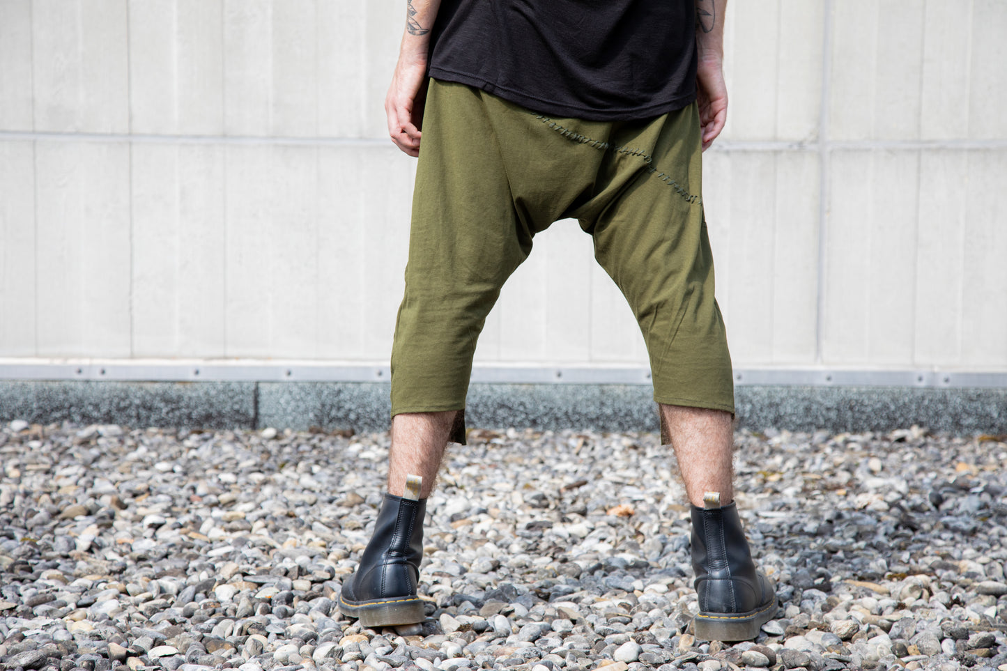 Baggy Pants - Overknee Shorts with Deep Crotch and Seam Structure - olive green