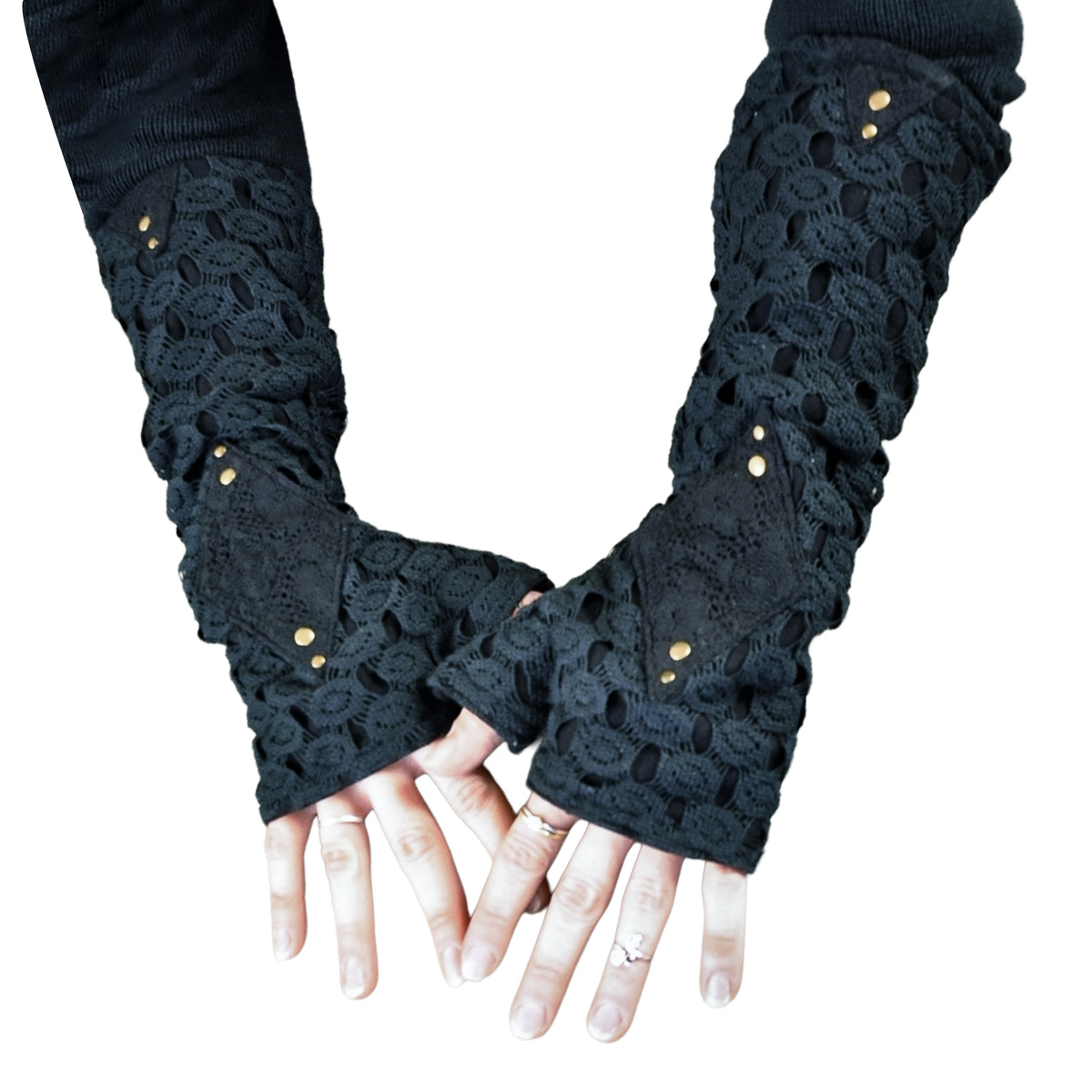 Statement Armstulpen mit gemusterter Spitze und Nieten schwarz - warme Pulswärmer für Cyber Gothic Styling, Alt Fashion