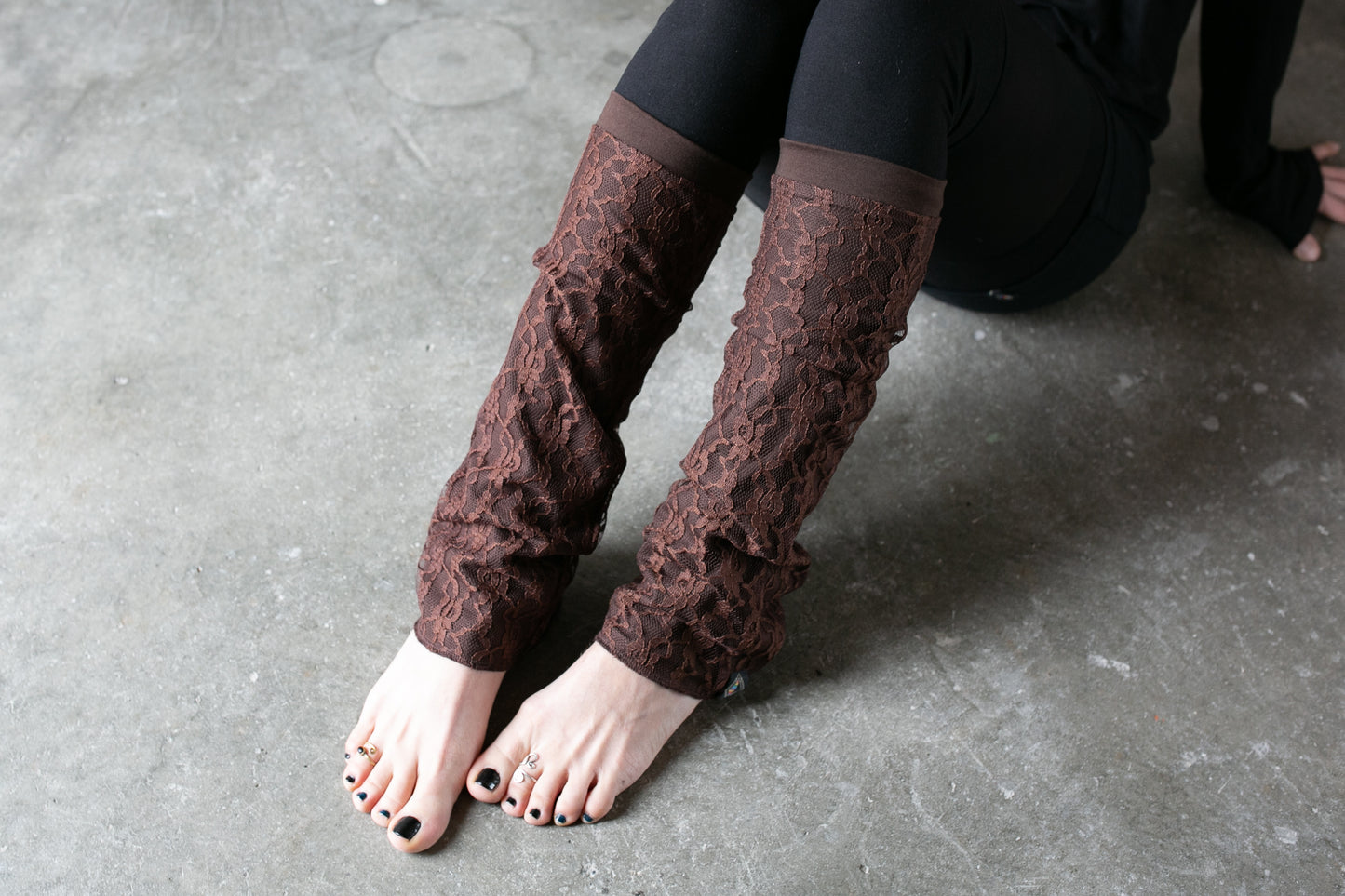 Light-Weighted Leg Warmers - with floral Lace - brown