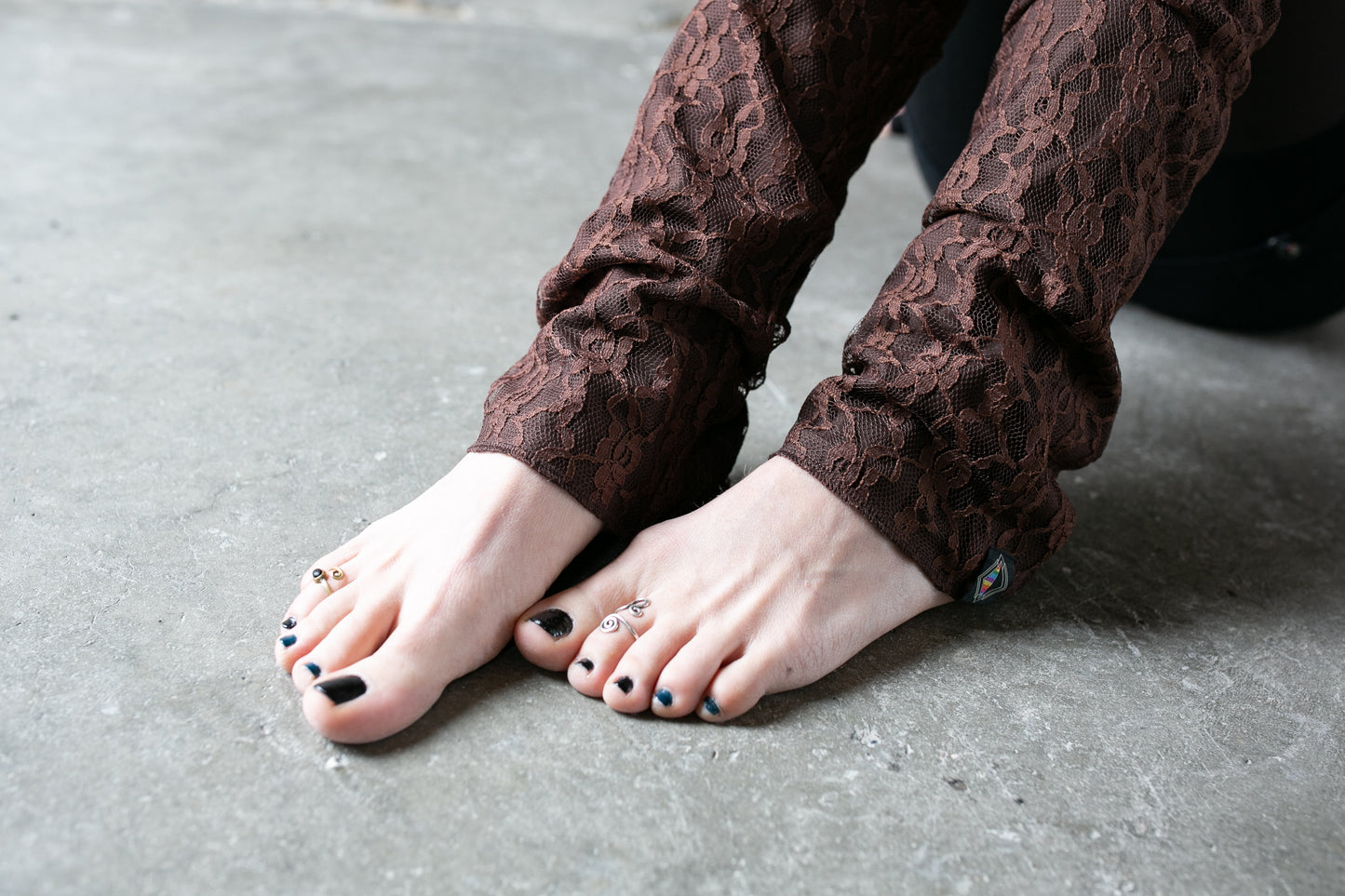 Light-Weighted Leg Warmers - with floral Lace - brown