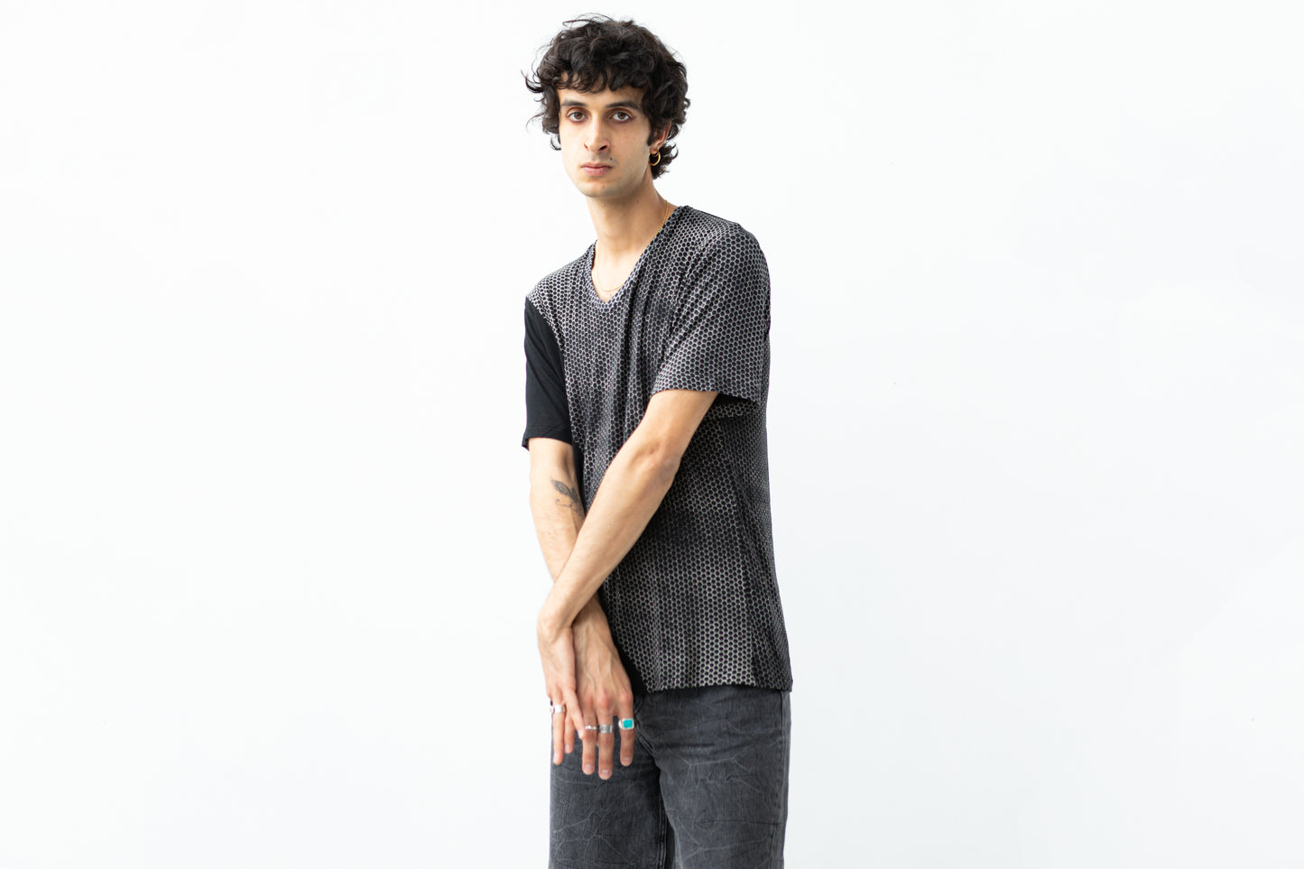 Angenehm weiches Batik-Shirt mit geometrischem Muster.