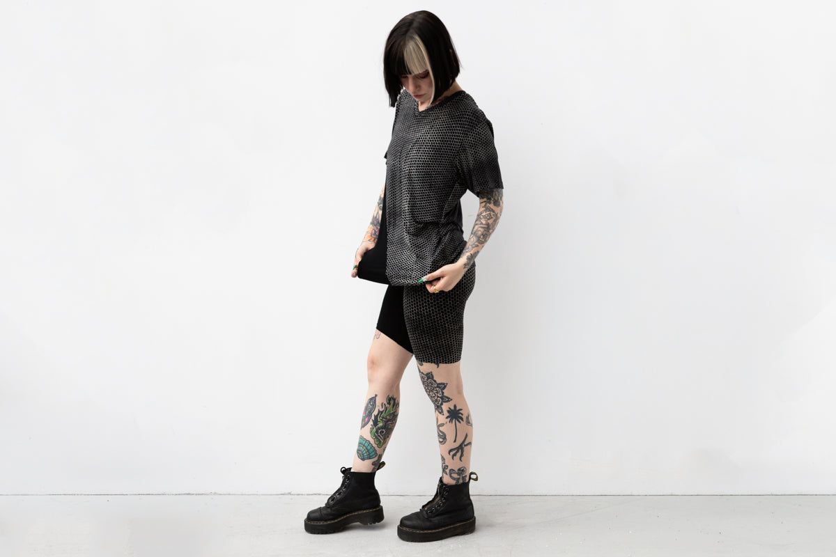 Batik T-Shirt mit geometrischem Hexagon-Muster