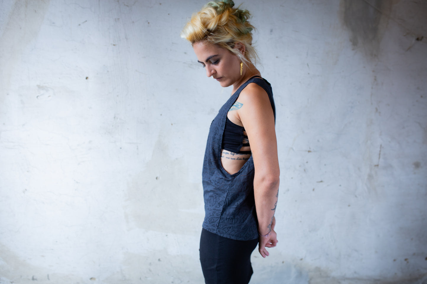 Loose Tank Top - slightly transparent, with artificial leather application - dark blue, petrol patterned