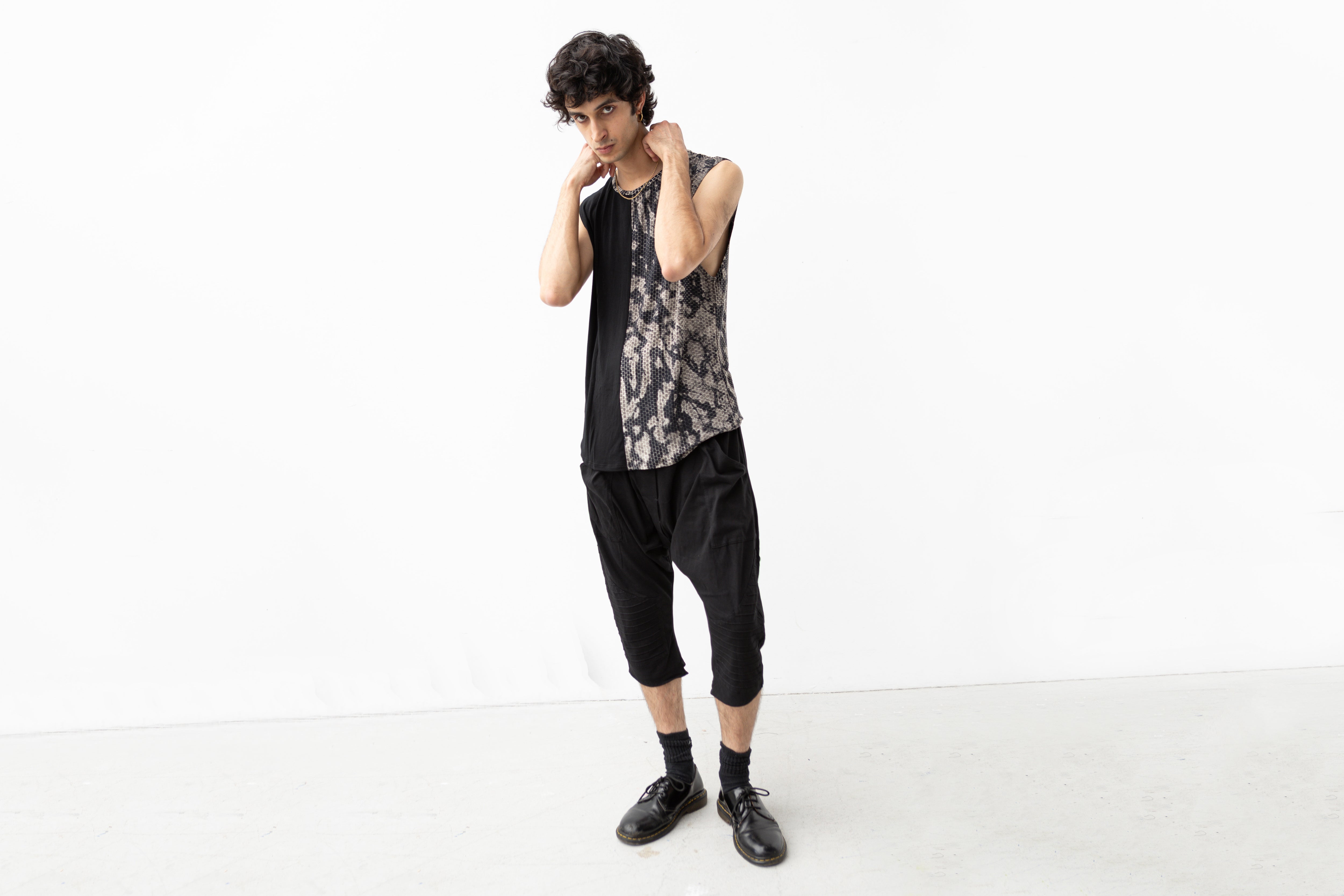 Tanktop abstrakte Ziegelsteine - asymmetrisch - schwarz-beige-grau